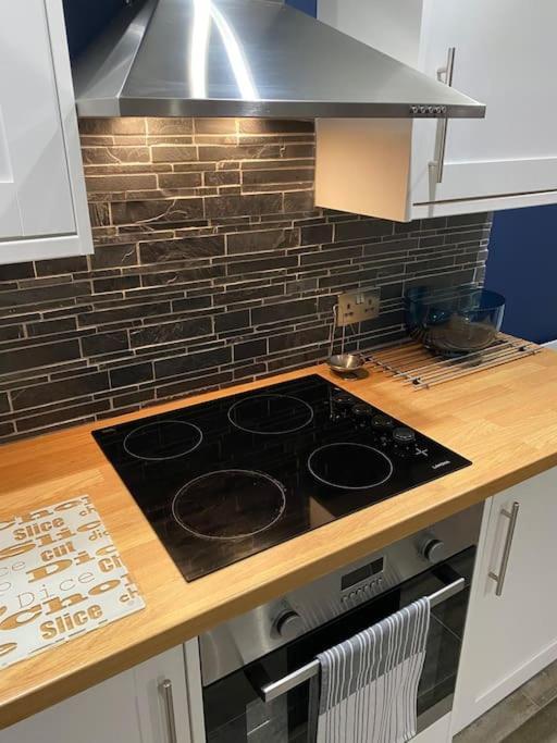 Mumbles - Modern Apartment With Panoramic Sea Views Oystermouth Exterior foto