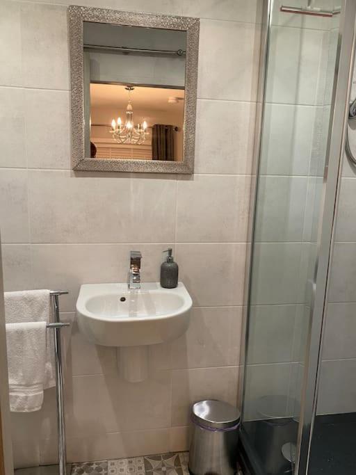 Mumbles - Modern Apartment With Panoramic Sea Views Oystermouth Exterior foto