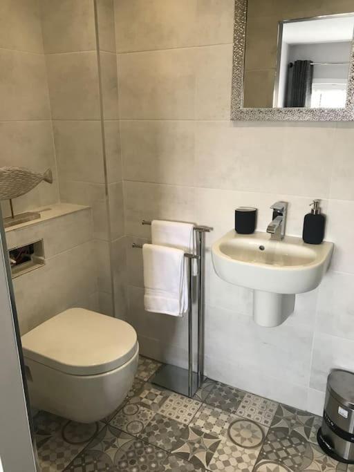 Mumbles - Modern Apartment With Panoramic Sea Views Oystermouth Exterior foto